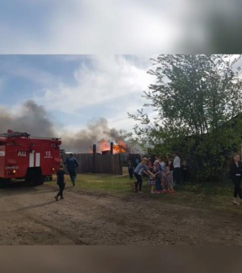 Жилой сектор горит в Зиме Иркутской области