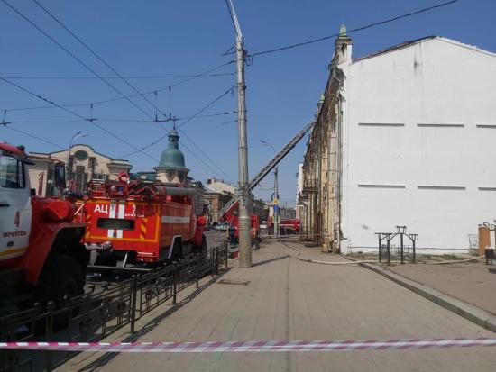 Движение перекрыто на Ленина до окончания ликвидации последствий пожара в ТЮЗе