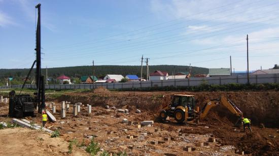 В иркутском микрорайоне Лесной приступили к бетонированию фундамента школы