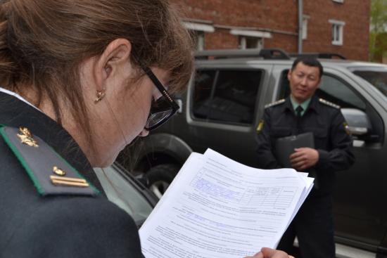 Приставы арестовали у иркутянки внедорожник за 4 млн рублей долга по кредиту