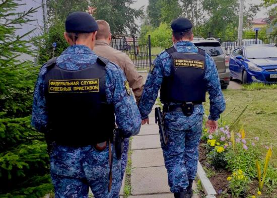 Судебные приставы Иркутской области выдворили из России более 400 нелегальных мигрантов