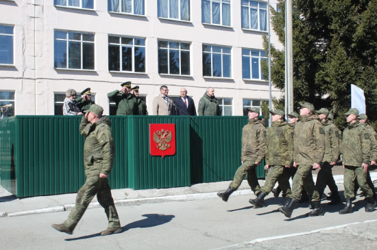 На военную службу из Иркутской области отправились около 130 призывников