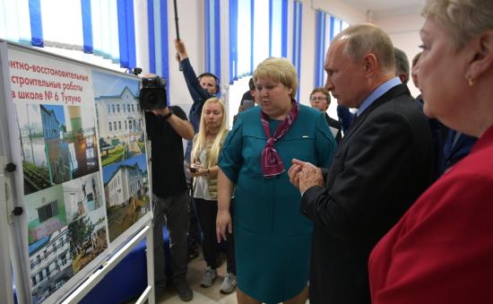 Владимир Путин посетил восстановленную после наводнения тулунскую школу
