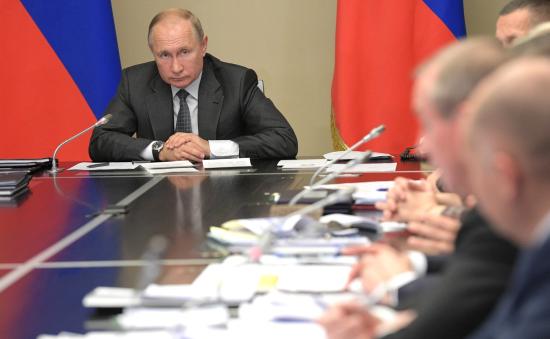 Владимир Путин провел совещание по вопросам ликвидации последствий паводков