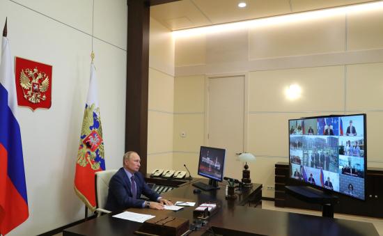 Фото пресс-службы Кремля Владимир Путин провел совещание по ликвидации последствий паводка в Иркутской области