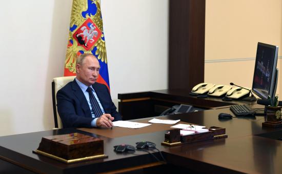 Президент России поручил представить программу строительства газохимического комплекса в Иркутской области