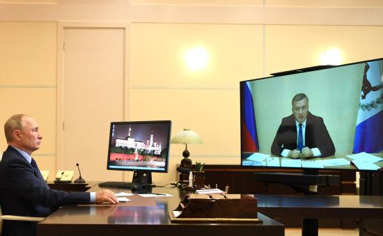 Фото пресс-службы Кремля Создание суворовского военного училища в Иркутске обсудил Игорь Кобзев с Владимиром Путиным