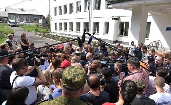 Во временное жилье в зоне паводка в Иркутской области размесят еще около 800 человек
