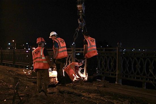 Мост через Ушаковку в Иркутске ремонтируют круглосуточно