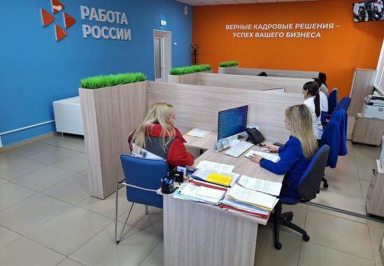 Новую работу с начала года нашли 12,5 тысяч жителей Иркутской области при содействии специалистов Кадрового центра