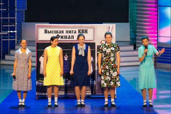 Соперниками наших участниц в этом году станут команды «Русская дорога» (Армавир), «Морская Академия» (Мурманск), «Борцы» (Сургут) и «Наполеон Динамит» (Тюменская область) Команда КВН из Иркутска «Раисы» готовится к новому сезону Высшей лиги