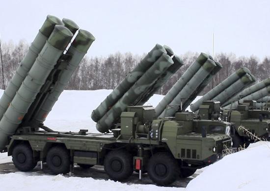 Расчеты зенитных ракетных систем С-300 в Иркутской области отразили массированный удар условного противника