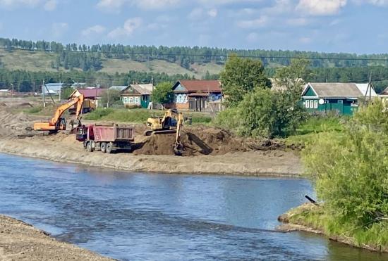 В Зиминском районе идут работы по расчистке русла реки Кимильтей