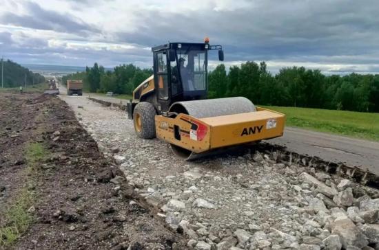 Два участка ведущей на Байкал автодороги ремонтируют в Ольхонском и Баяндаевском районах