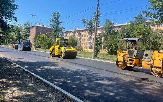 Новое асфальтобетонное покрытие укладывают в Иркутске на улицах Трилиссера и Свердлова