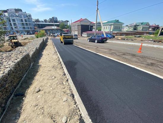 На улице Свердлова в Иркутске приступили к асфальтированию тротуаров