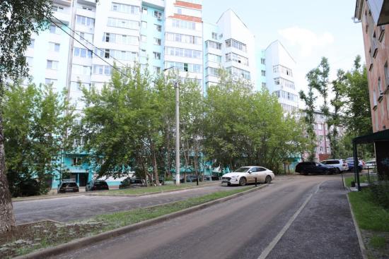 Благоустройство дворов в Свердловском округе проверил мэр города Руслан Болотов