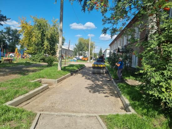 Восемь дворов почти закончили ремонтировать в Ленинском округе Иркутска