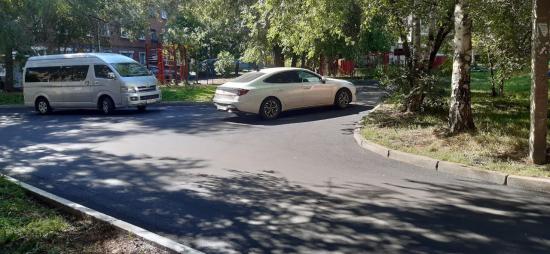 Благоустройство пяти дворов в Правобережном округе Иркутска подрядчики завершат раньше срока