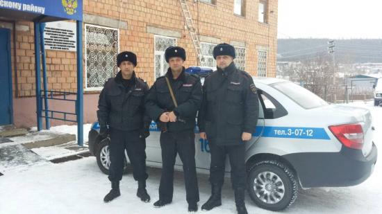 6 декабря в дежурную часть полиции г. Железногорск-Илимский поступило сообщение от местной жительницы о том, что из соседней квартиры слышны мужские крики о помощи Сотрудники Росгвардии задержали двух молодых людей, подозреваемых в разбойном нападении на пенсионера