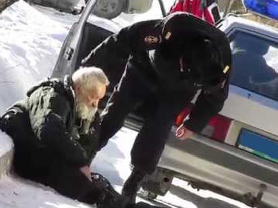 В дни аномальных морозов на маршрутах патрулирования сотрудники Росгвардии будут обращать особое внимание на беспризорных подростков, одиноких граждан Сотрудники Росгвардии помогут жителям региона в морозы
