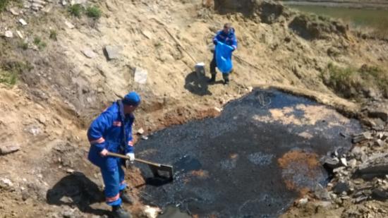 Правоохранительные и надзорные органы выяснили, что собственником трубы является предприятие, входящее в структуру ООО «Руссоль» Прокуратура проверяет ООО "Руссоль" по факту разлива нефтепродуктов в акватории Ангары