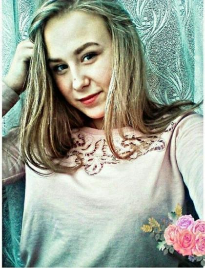 Приметы: рост 165 сантиметров, среднего телосложения. Была одета в куртку болотного цвета с капюшоном, брюки бордового цвета, ботинки черного цвета В Ангарске пропала 14-летняя школьница
