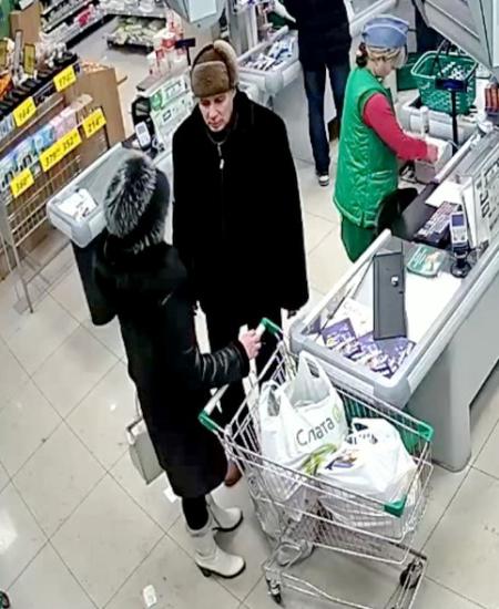 Пара в Братске расплатилась чужой картой за покупку в 21 тысячу рублей