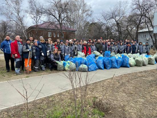 Сотрудники РУСАЛа вышли на общегородской субботник в Шелехове