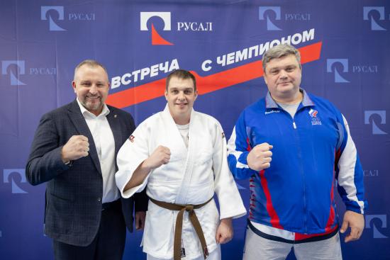 Шелехов посетил Алексей Колесников — прославленный борец греко-римского стиля