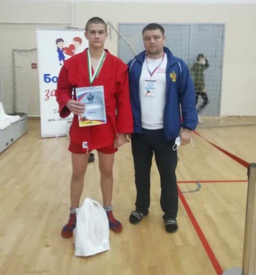 Руслан Тарасов из Усть-Кута стал третьим на турнире по самбо в честь князя Александра Невского