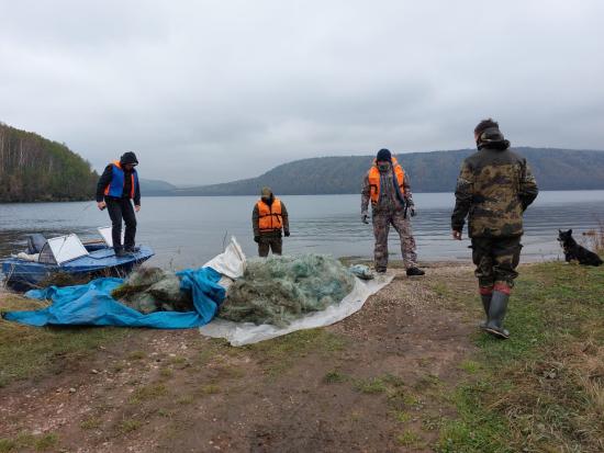 Работы по очистке Иркутского водохранилища от брошенных рыболовных сетей завершат к 1 ноября