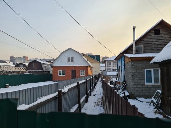 Владелец одного из участков СНТ «Сибиряк» в Иркутске «захватил» общую дорожку