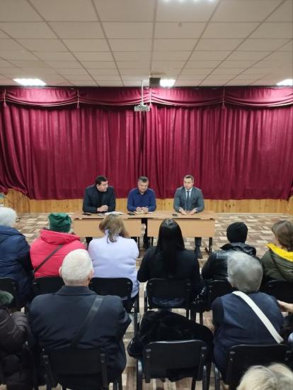Фёдор Саломатов принял участие в сходе жителей села Введенщина Шелеховского района