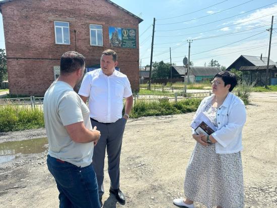 В поселке Большой Луг Шелеховского района впервые комплексно ремонтируют сразу несколько участков дорог