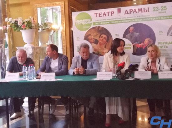 Гастроли Саратовского драмтеатра открылись в Иркутске классикой