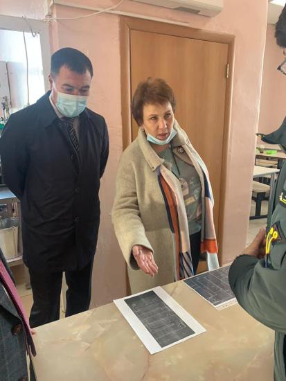 Евгений Сарсенбаев поддержал спонсорской помощью начальную школу № 2 села Хомутово