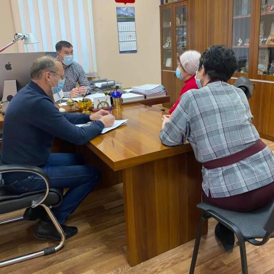 Приём жителей Ангарского городского округа провел депутат Заксобрания Евгений Сарсенбаев