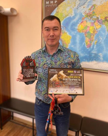 Евгений Сарсенбаев помог организовать турнир по ММА «Кубок Ярости»