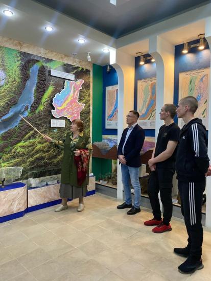 Евгений Сарсенбаев организовал экскурсию на производство и поездку на Байкал для воспитанников детской колонии