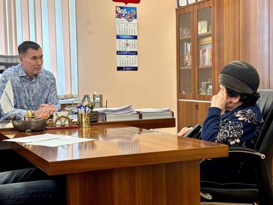 Социальные вопросы и поддержка городской инфраструктуры стали основными темами приема граждан в Ангарске, который провел депутат ЗС Евгений Сарсенбаев