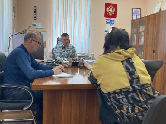 Социальные вопросы, организация инфраструктуры и благоустройство стали основными темами обращений граждан к депутату ЗС Евгению Сарсенбаеву