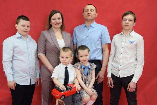 Семья Матвеевых из Иркутска удостоена медали ордена «Родительская слава»