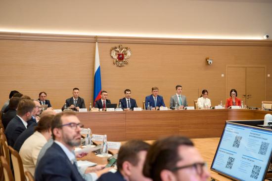 Поддержку ответственного бизнеса на основе ЭКГ-рейтинга обсудили Анатолий Серышев и Игорь Щёголев