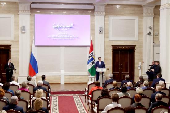 Полпред Президента РФ в СФО Анатолий Серышев вручил сибирякам государственные награды