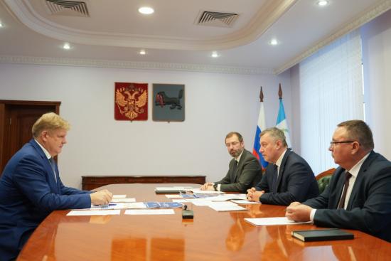 Полпред президента в СФО провел рабочую встречу с Александром Ведерниковым и Игорем Кобзевым
