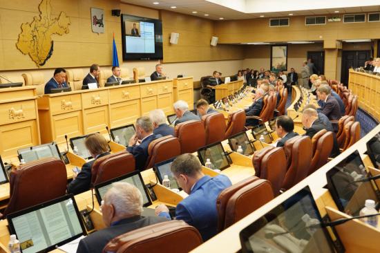 Проекты законов о поддержке участников СВО приняли на сессии Заксобрания Иркутской области