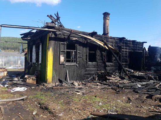 Семья из трех человек пострадала на пожаре в Большом Луге
