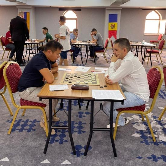Дмитрий Никифоров из Иркутска выполнил норматив гроссмейстера России на чемпионате Европы по шашкам-64