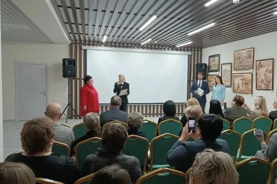 Центральную библиотеку и центр творчества «Родники» открыли в Шелехове после капремонта